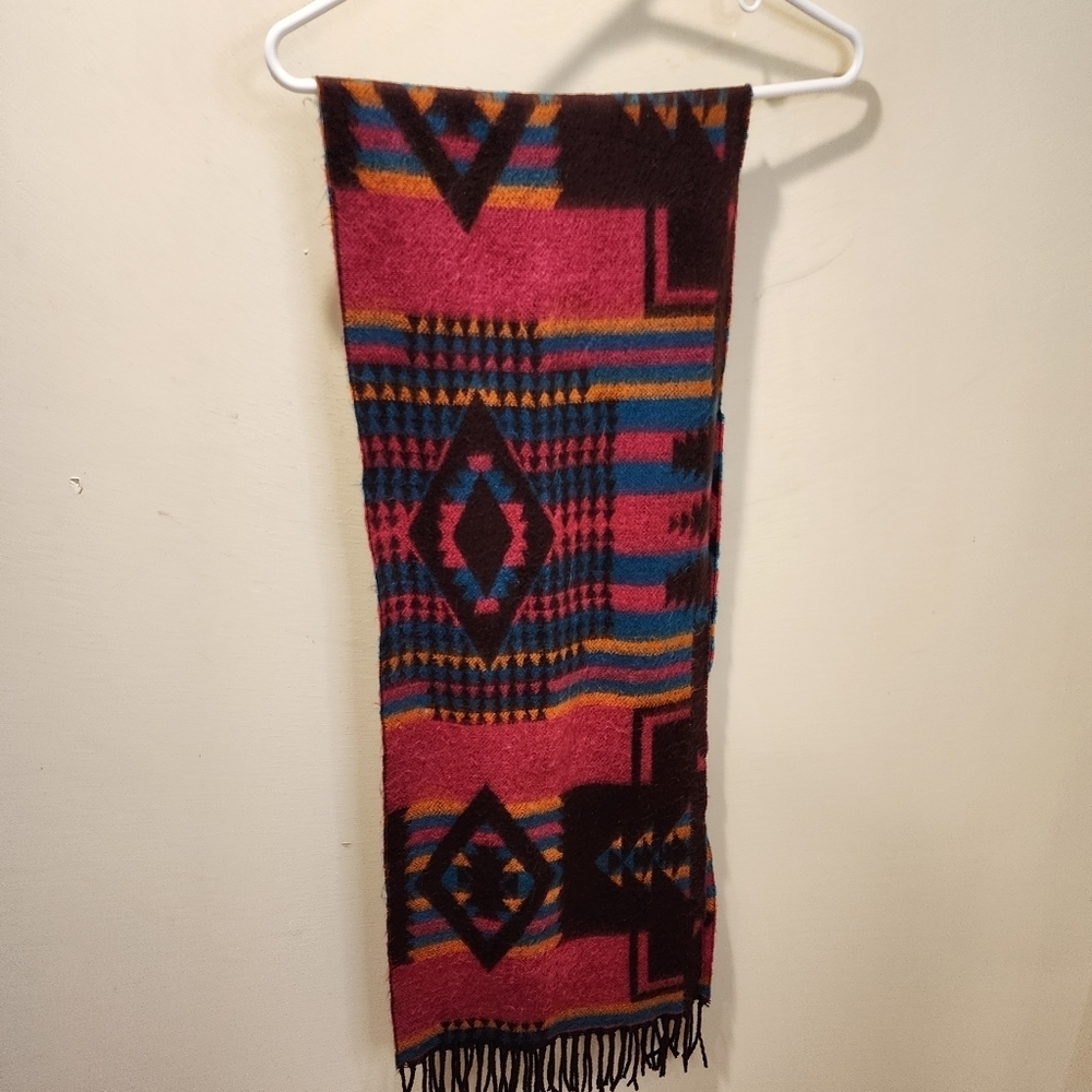 Softer that Cashmere? 100% acrylic Geometric Bohemian graphic scarf - Picture 2 of 7